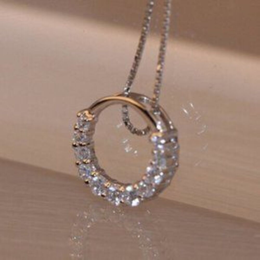 NEW 925 Sterling Silver Diamond Circle Necklace Q